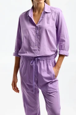 Femme Xirena Blouse Beau In Light Wisteria