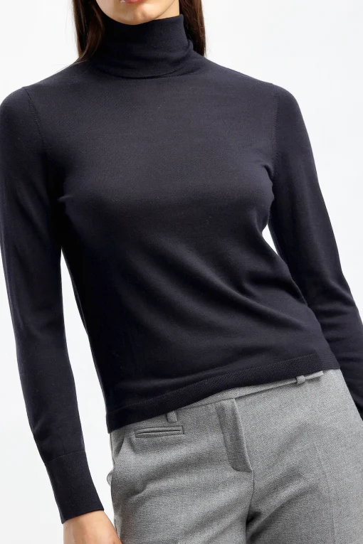 Femme Allude Pull A Col Roule Fitted In Navy